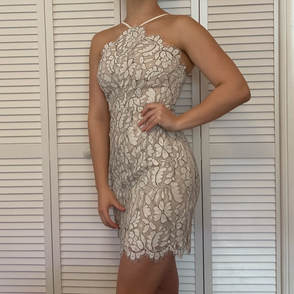 White lace lulu’s dress